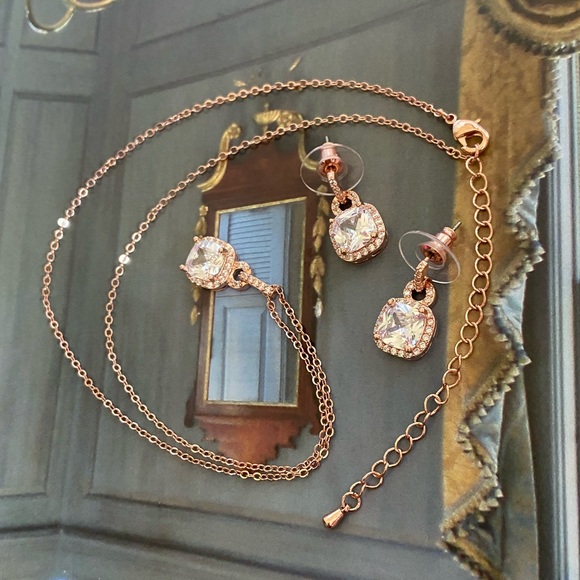 NWT Rose Gold Diamond Pendant Necklace & Earring Set - Picture 6 of 7